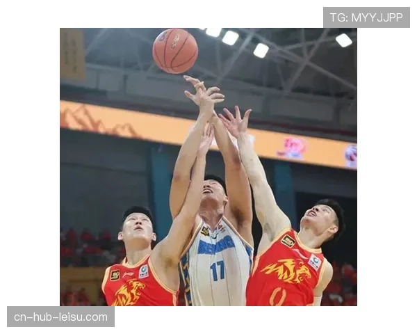 奈特持球突破考验广厦防线，孙铭徽回归改变攻防节奏